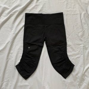 COPY - Lululemon ruched capri leggings, size 6